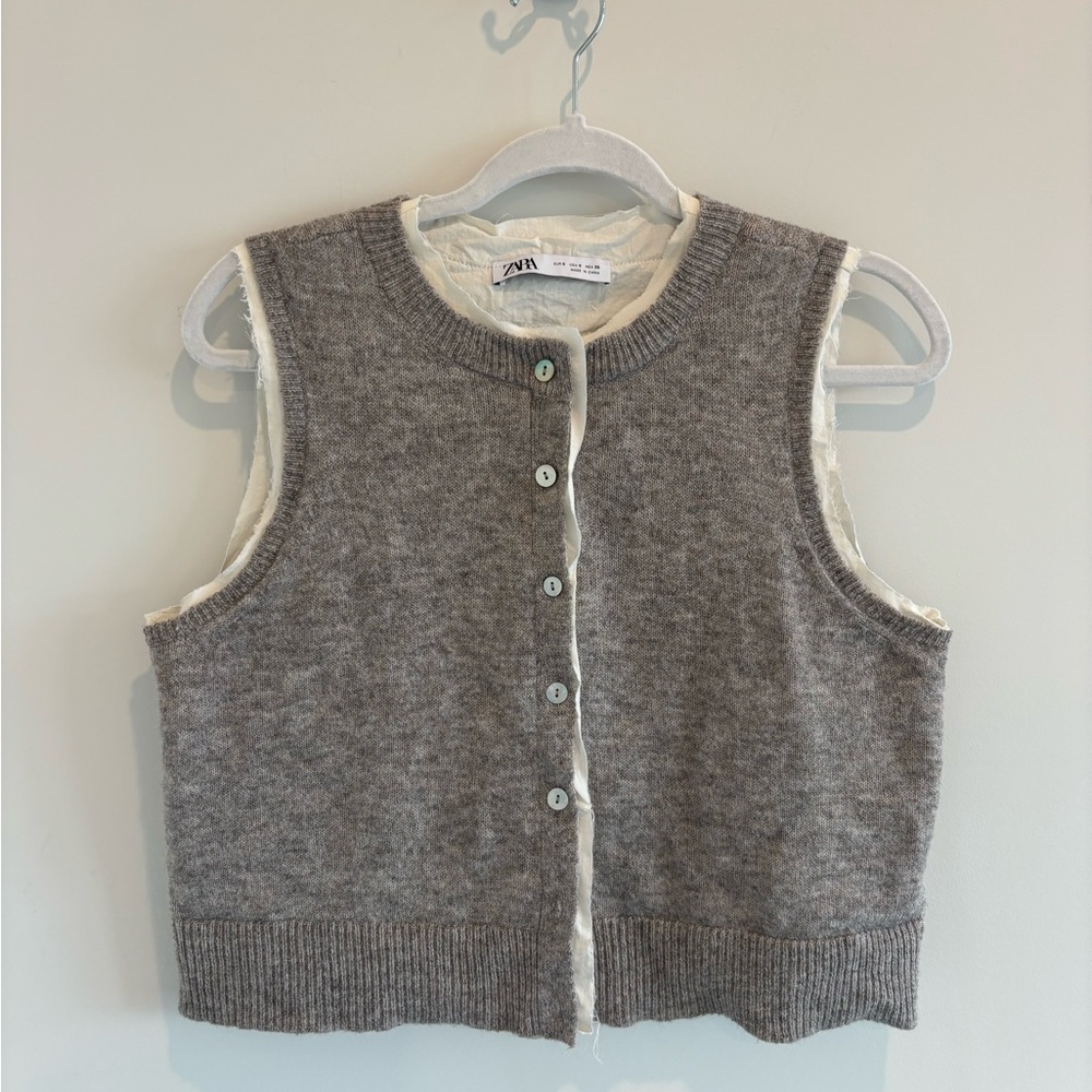 Zara Gray Knit Button-Front Vest with Cream Trim